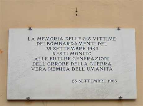 Lapide dei bombardamenti a Campo di Marte