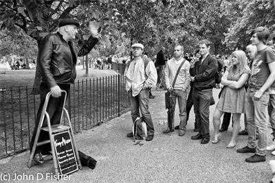 Pole l’immigrato lamentarsi?