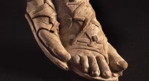 Ai piedi degli dei