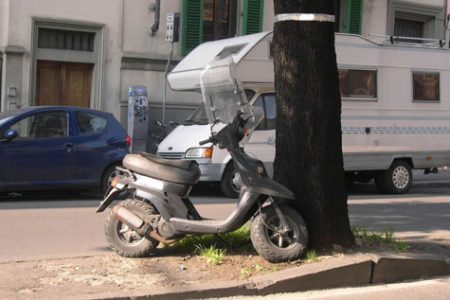 Cara, porto fuori il motorino…