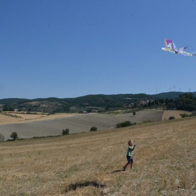 Più su