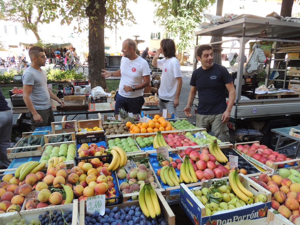 La frutta il mercato i colori