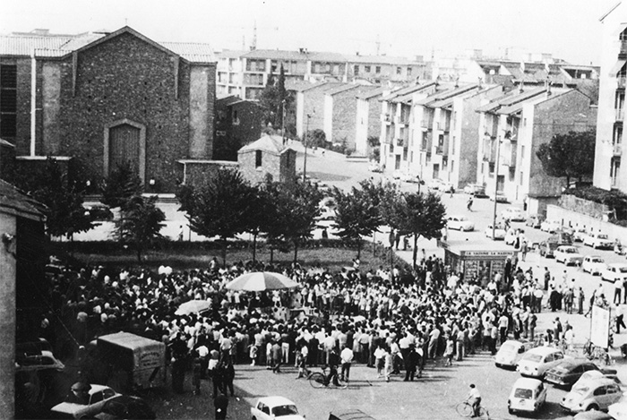 piazza dell'Isolotto negli anni '70, da http://www.comune.fi.it/export/sites/retecivica/comune_firenze/bandi/elenco_bandi.html