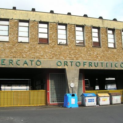 Fatti più in là
