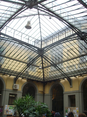 Palazzina_reale_delle_cascine,_cortile_01