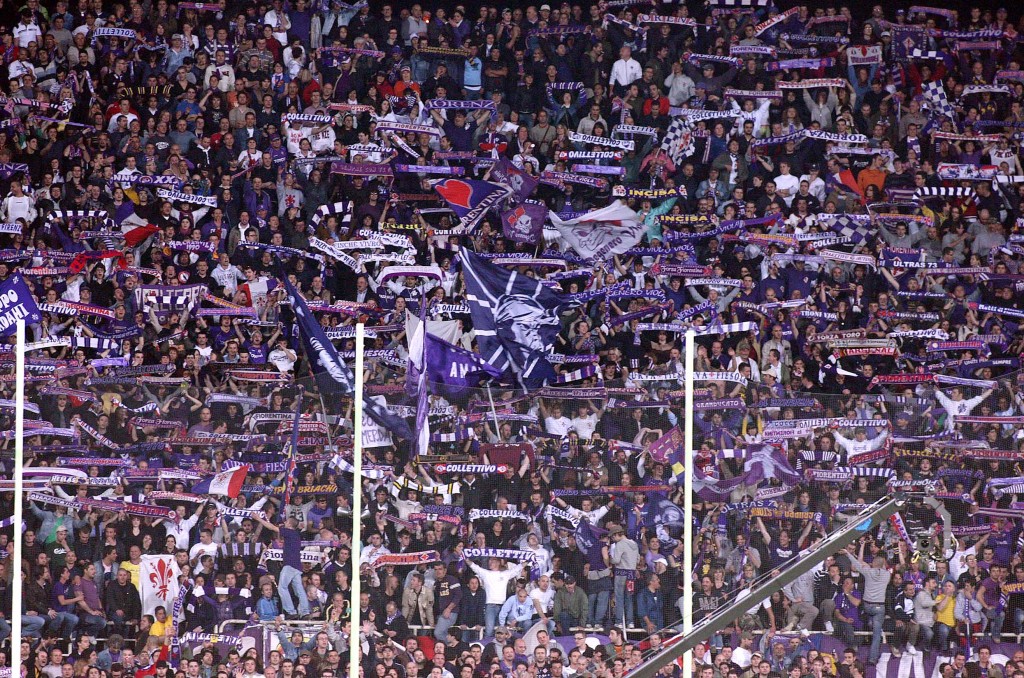 ©Paolo Nucci - LaPresse Sport Calcio Campionato Serie A 08-09 25-04-2009 Firenze Fiorentina-Roma nella foto: Curva dei tifosi fiorentini