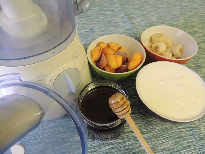Frutta surgelata e yogurt