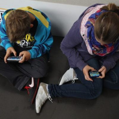 Adolescenti sempre connessi: che fare?