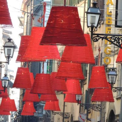 No, non disturbatevi restate sulla sedia