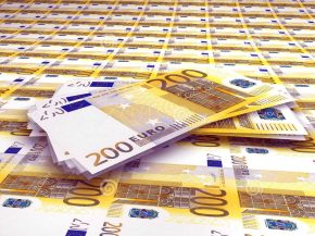 http://www.dreamstime.com/royalty-free-stock-photos-200-euro-notes-image8338038
