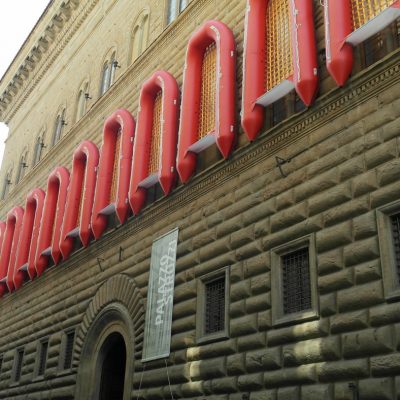 Gommoni su Palazzo Strozzi?
