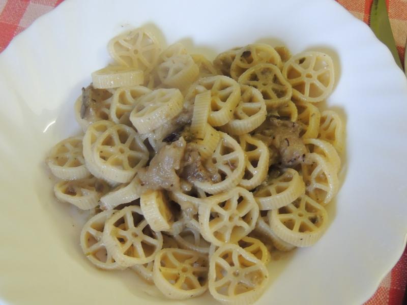 Melazane grigliate con acciughe e capperi