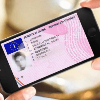 Documenti digitali su smartphone