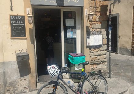 E guardo il mondo da in oblò, mi annoio un po’