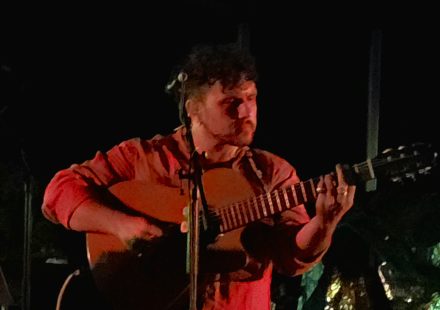 La band c’è, ma non si sente